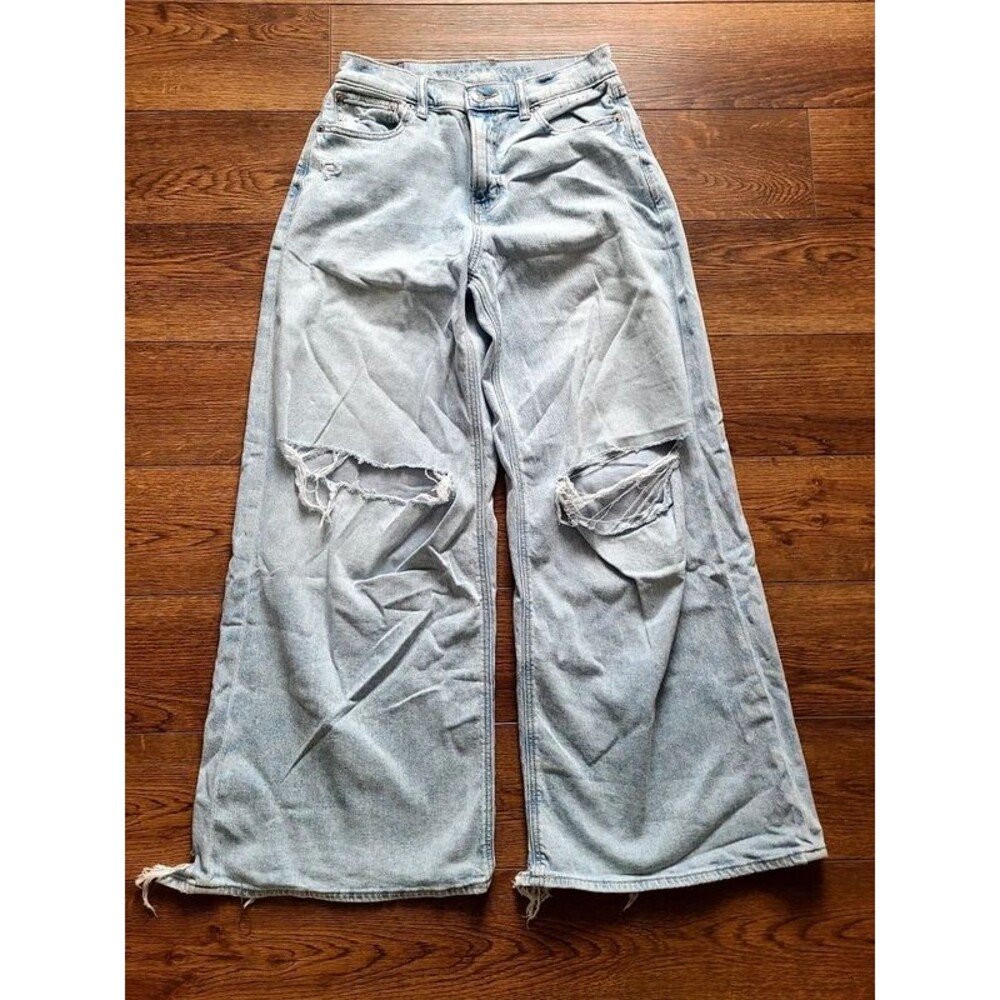 American Eagle Super High Rise Wide Leg Distressed Jeans Size 2